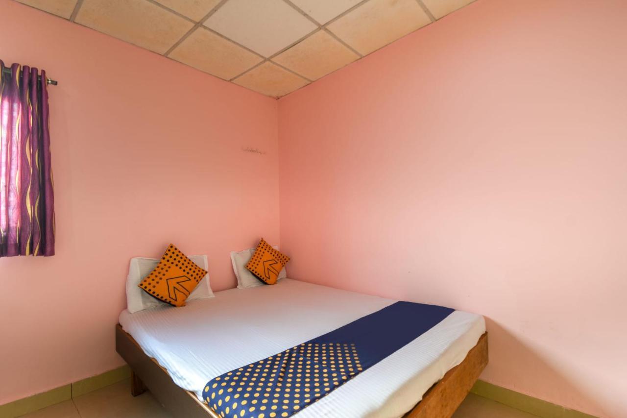 Spot On 65135 Hotel Suvarna Samrat Lodge Khamshet Exterior photo